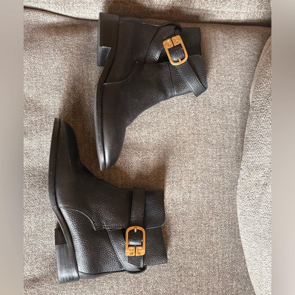 TORY BURCH : Elegant Black Ankle Boots with Gold Buckle